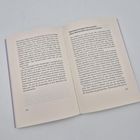 Zwei Buchseiten mit Text. Links endet ein Absatz, unten steht die Seitenzahl 104. Rechts ein Kapitel zu Elternschaft, Seite 105.