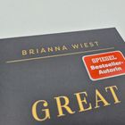 Text „Brianna Wiest“ oben, „SPIEGEL Bestseller-Autorin“ auf rotem Sticker, „GREAT“ darunter. Schwarzes Buchcover.