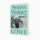 "Sonya Walger. Suhrkamp Roman. LÖWE." Cover in Pastellgrün mit Schwarz-Weiß-Foto eines Mannes und eines Kindes im Freien.