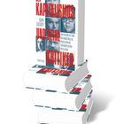 Buch "Der Kapitalismus und seine Kritiker" von John Cassidy. Cover mit Gesichtern und rotem Text. Stapel Bücher.