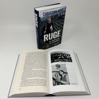 Buchtitel: "RUGE" von Christian Neef. Aufgeschlagenes Buch mit Text und zwei Schwarz-Weiß-Fotos rechts.