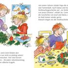 Text oben: "Am ersten Advent zündet Papa die erste Kerze an... Danach singen sie alle Weihnachtslieder, die sie kennen." Links basteln zwei Personen einen Adventskranz, rechts sitzen sie am Tisch mit Keksen und Adventskranz.