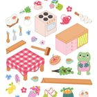 Eine Sammlung bunter Küchenaccessoires und Frühlingsobjekte: Herd, Schrank, Tisch, Blumen, Froschfigur und Küchenutensilien.