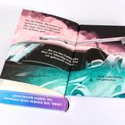 Text über Liebe und Lebensgefühl auf einer Illustration mit einem Sportwagen.