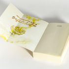 "Halt dich von ihm fern. Er ist gefährlich!" daneben eine gelbe Rose auf einem geöffneten Buch.