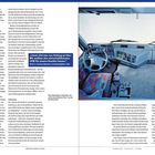 Texte: „Teilligent“ ist das neue Schlagwort; „Unser Ziel war von Anfang an klar: Wir wollten den wirtschaftlichsten LKW für unsere Kunden bauen.“ (Zitat von Dr. Hartmut Mawitz, Entwicklungsleiter LKW); „Das Fahrerhaus-Interieur der ‚Schweren Klasse Neu’ in der Gesamtansicht“. 

Bildbeschreibung: Ein Lkw-Fahrerhaus mit modernem Armaturenbrett und bunten Sitzen.