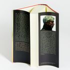 Zwei Buchrückentexte: Eine Geschichte aus Norwegen und Infos über Karl Ove Knausgård. Porträt auf der rechten Seite.