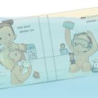 "Und jetzt spülen wir den Schaum wieder weg! Kopf ganz nach hinten – dann kommt auch nichts in die Augen."  
Illustration: Eine Badezimmerszene mit zwei Kindern.