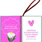 Links: "Ich wünsche dir, dass du alle Tage deines Lebens lebst. - Jonathan Swift" auf rosa, mit Blume. Rechts: Herz, Text von Seneca.