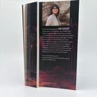 Text: "Schon früh begeisterten Anna Schneider Geschichten..." Der Hintergrund zeigt einen dichten, dunklen Wald.