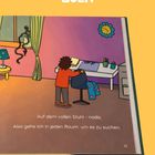 Text: "ZULA", "Auf dem vollen Stuhl - nada. Also gehe ich in jeden Raum, um es zu suchen." 
Illustration: Kind in einem Zimmer mit Schreibtisch.