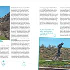 Texte: „Die gewaltige Templer-Burg von Ponferrada ist wirklich sehenswert“, „Wie diese Pilgerskulptur muss auch so manch erschöpfter Jakobs­pilger mit Wind und Wetter kämpfen“, „O Cebreiro liegt auf 1330 Höhenmetern und inmitten einer Traumlandschaft“, „Pass Alto de San Roque“. Links eine Burg, rechts eine Pilgerstatue in bergiger Landschaft.