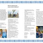 Texte im Bild: "Woran erkennt man einen echten Italiener?", "Italiener...", "Im Gespräch", "Von den Italienern lernen?". 

Dekorativer blauer Rand. 

Fotos von Menschen, die Vespa fahren und am Meer sitzen.