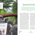 Malersich: Eine rote Holzbrücke über den Daiya-Fluss in Nikko. Spannend und vielseitig: Reise durch Honshu, Japan.