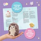 Eine Anleitung mit Häkeltipps, geeignet für Anfänger:innen. Kuscheltierformen wie ein Igel und Vögel sind abgebildet.