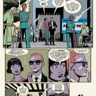 Zwei Personen unterhalten sich über Arbeit nach einem Unfall. Sie rauchen vor einem Gebäude. Eine Frau ist besorgt. Comic-Stil.