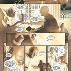 Ein Mann im Bett spricht mit einem Mann mit Brille über Visionen. Er hält eine Bibel. Eine Frau und ein älterer Mann betreten den Raum.