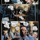 Comic-Panel mit Gespräch über Batman und mysteriöse Morde. Personen in einem Radio-Studio. Dialoge füllen die Sprechblasen.