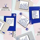 Verschiedene Karten mit Sprüchen wie „Weisheiten fürs Überleben im Büro“ und „Immer locker durch die Hose atmen.“