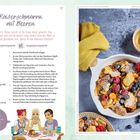 "Kaiserschmarrn mit Beeren" Überschrift. Rezept mit Zutatenliste und Anleitung. Rechts Kaiserschmarrn mit Beeren und Apfelmus.