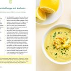 Blumenkohlsuppe mit Kurkuma; Zutaten (Blumenkohl, Lauch, Knoblauch); Zubereitung; Info über Kurkuma. Bild: Suppe mit Zitrone.