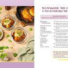 Weißkohl mit Linsen und Basilikumcreme. Gericht mit Weißkohl und Linsen, dekoriert mit frischen Kräutern und Sprossen.
