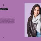 "4 MusterTuch" und ein Text über Minitücher. Frau mit brauner Jacke und hellgrauem Schal auf lila Hintergrund.