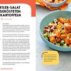 Sportler-Salat mit gerösteten Süßkartoffeln. Rezept mit Zutatenliste und Anleitung. Bild von bunt gemischtem Salat in einer Schüssel.