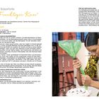 Rezept für Baisertorte "Rebeccas Fruchtiger Kuss": Zutatenliste, Zubereitungsschritte. Frau verziert Torte mit Spritzbeutel.