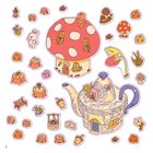 Text: Café Calmsey. Illustration mit Teekanne, Pilzhäusern und Waldtieren. Verspieltes, buntes Design.