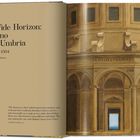 Linke Seite: "A Wide Horizon: Urbino and Umbria 1500/01-1504" von Michael Rohlmann. Rechte Seite: Gemälde mit Architektur und Figuren.