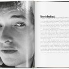 Text: "I drove to Woodstock..." Geschichte über ein Treffen und Fotosession mit Bob Dylan. Links ist ein Schwarz-Weiß-Porträt.