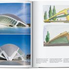 Text: "Die abgesenkte Spitze des Gebäudes könnte an den Bahnhof Lyon-Saint Exupéry erinnern."  
Links: Zwei Fotos eines modernen Gebäudes mit geschwungenen Formen. Rechts: Zwei Illustrationen desselben Stils.