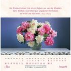 Zitat oben: "Alle Schönheit dieser Erde...". Kalender unten zeigt den Mai. Abbildung: Vase mit rosa-weißen Pfingstrosen.