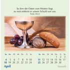 „So fern der Osten vom Westen liegt, so weit entfernt er unsere Schuld von uns. Psalm 103,12.“ Kalender für April. Kelch, Trauben, Brot und Ähren.