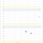 Kalender für April mit einem Elefanten oben und einer Illustration von einem Jungen an einem großen Buch unten.