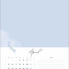 Kalenderseite für April mit Wochenzahlen, Tagen, Notizenbereich und einer zarten blauen Pflanzenillustration.
