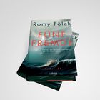 "Romy Fölck. Fünf Fremde. Nur einer kennt das tödliche Geheimnis, das sie alle verbindet. Thriller. lübbe."   
Covers mit stürmischer See.