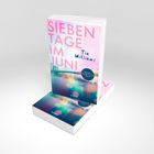 „Sieben Tage im Juni“ von Tia Williams; Roman. Verschwommene Stadtansicht, Rosa- und Blautöne, „Reese's Book Club Pick“.