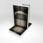 Zwei Bücher liegen gestapelt. Auf dem Cover steht "Die Iden von Rom" von Michael Peinkofer. Ein Lorbeerkranz ist zu sehen.