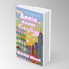 „Annie Knows Everything“. Illustration: bunte Hochhäuser, Himmel mit Wolken. Автор: Rachel Wood.