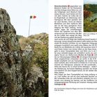 Motorboothafen gegenüber von Waulsort. Blick vom Château Thierry. Belgische Flagge weht auf Felsplateau. Felsige Landschaft.