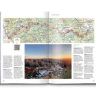 Harzer Hexenstieg: Oben Karte mit Route, darunter QR-Code; rechts Infos zu "Unterkünfte". Unten Naturfoto bei Sonnenuntergang.