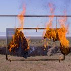 Text: "Oulin Chen, Lars Hanhardt, Nina Heimel... The Last Car, 2025." Zwei Fotos mit roten Autoskulpturen im Freien, Menschen sitzen.