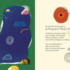 Text: "Am nächsten Tag erwachte er KONZENTRISCH." Illustration mit bunten, abstrakten Formen und einem gezeichneten Gesicht.