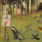 Schilder: „NO RED SQUIRRELS!" mit Eichhörnchenbild. Tiere im Wald: Igel, Dachs, Kaninchen, Vogel. Illustration.