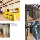 Texte: "OBEN UND LINKS Der Ess- bzw. Besprechungstisch...", "...in einen separaten Raum.", "...verleihen dem Raum...". Moderne loftartige Räume mit gelber Küche.