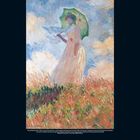 "Frauen-Sonnenhut mit langem Gewand, Claude Monet, April 2021." Eine Frau im weißen Kleid mit grünem Sonnenschirm.