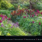 Aprilkalenderblatt mit einem farbenfrohen Garten voller Tulpen in Violett und Rot, eingefasst von üppigem Grün.