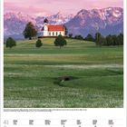 Kalenderblatt mit Monatsübersicht April 2027. Landschaft mit Kirche auf Hügel, Berge im Hintergrund und grüne Felder.